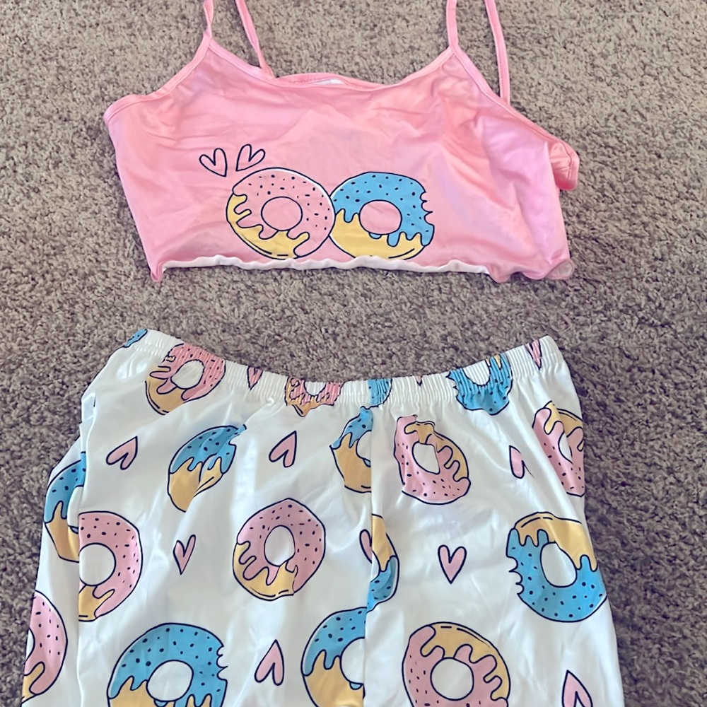 Medium donut crop top and short set